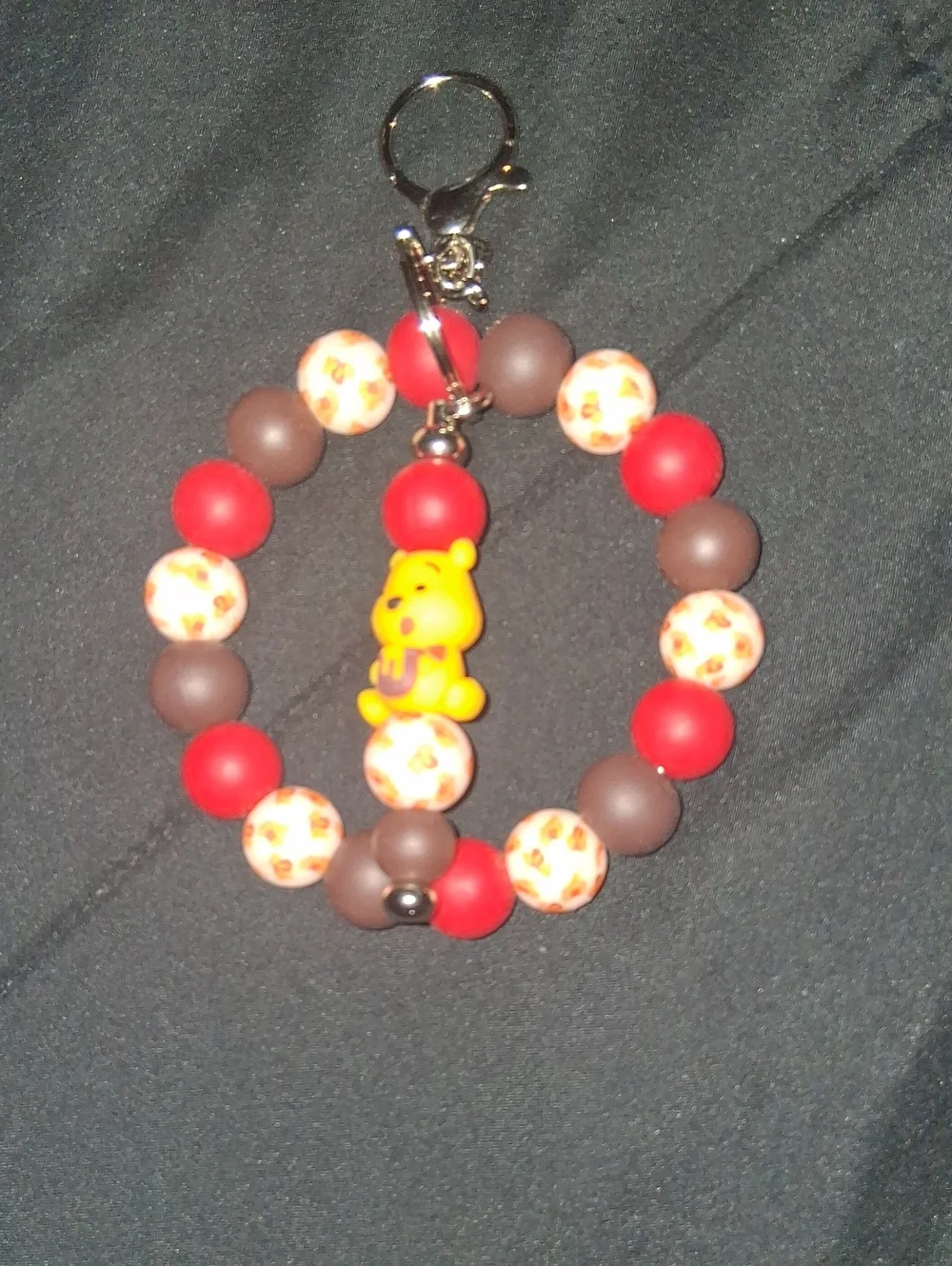 💎NWOT Beaded Bear Charm Keyring Bracelet Pooh Bear with Red Brown & Cream Beads